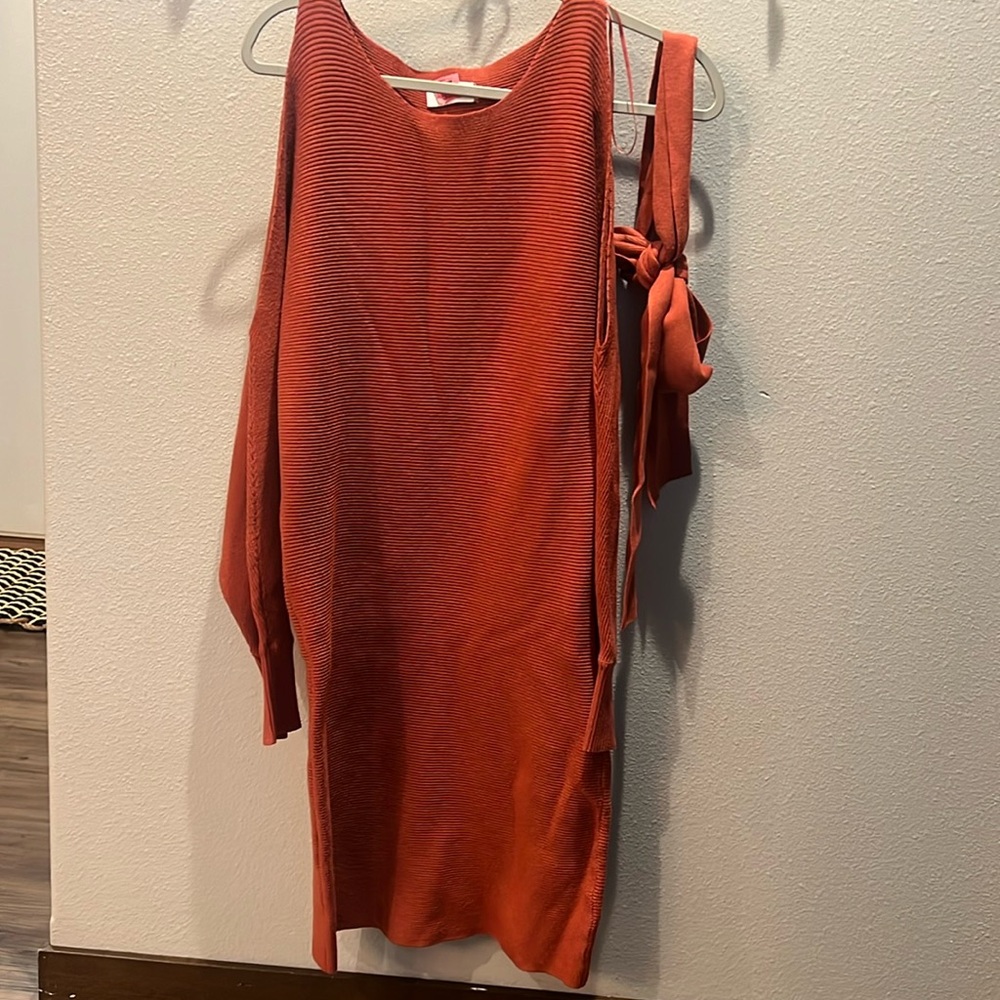 Burnt orange dress. Very good condition has open shoulder.